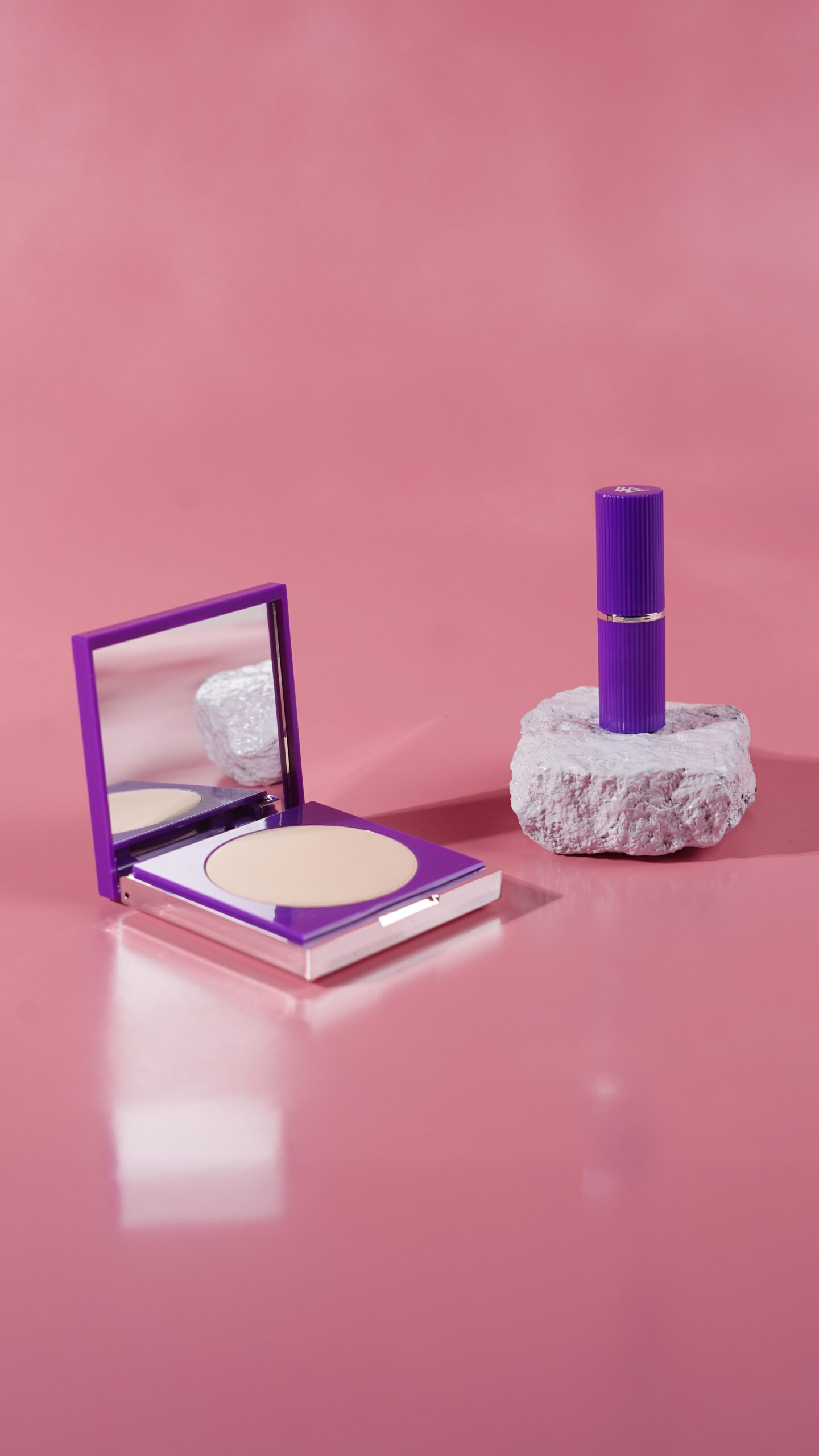 Set Eksklusif Raya: Combo Simple Touch Chiffon Powder & Lip Balm 24H Moisture